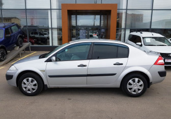 Подержанный автомобиль Renault Megane Sedan 2007 года (8 фото)