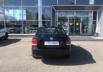 Подержанный автомобиль Volkswagen Polo Sedan 2012 года (6 фото)