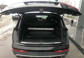Подержанный автомобиль Audi Q7 2009 года (9 фото)