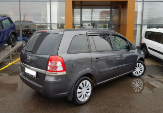 Подержанный автомобиль Opel Zafira Compactvan 2012 года (5 фото)