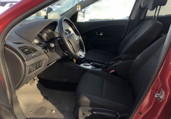 Подержанный автомобиль Renault Megane Hatchback 2012 года (9 фото)