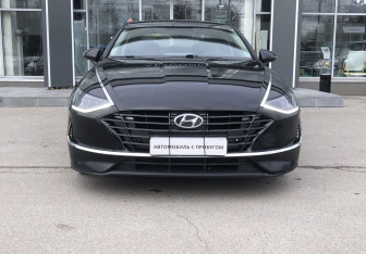 Подержанный автомобиль Hyundai Sonata 2020 года (2 фото)