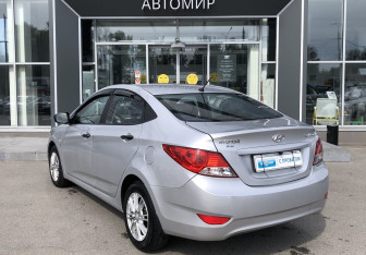Подержанный автомобиль Hyundai Solaris Sedan 2013 года (7 фото)