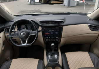 Подержанный автомобиль Nissan X-Trail 2019 года (10 фото)