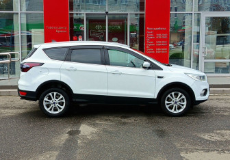 Подержанный автомобиль Ford Kuga 2017 года (4 фото)