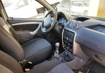 Подержанный автомобиль Renault Duster 2013 года (9 фото)