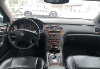 Подержанный автомобиль Peugeot 607 2001 года (10 фото)