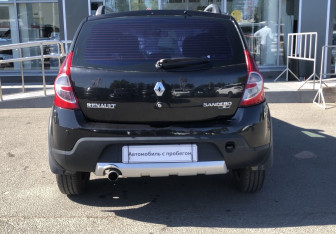 Подержанный автомобиль Renault Sandero 2013 года (6 фото)