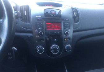 Подержанный автомобиль Kia Cerato Sedan 2011 года (14 фото)