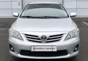 Подержанный автомобиль Toyota Corolla Sedan 2010 года (2 фото)