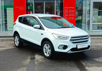 Подержанный автомобиль Ford Kuga 2017 года (3 фото)