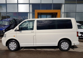 Подержанный автомобиль Volkswagen Transporter Minivan 2004 года (8 фото)