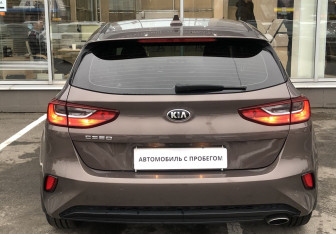 Подержанный автомобиль Kia Ceed Hatchback 2018 года (6 фото)