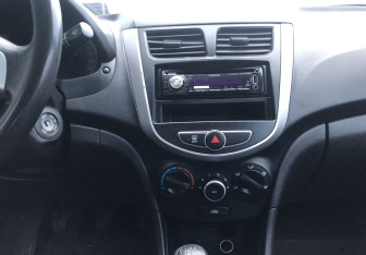 Подержанный автомобиль Hyundai Solaris Sedan 2011 года (13 фото)