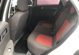 Подержанный автомобиль DongFeng H30 Cross 2015 года (11 фото)