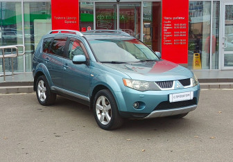 Подержанный автомобиль Mitsubishi Outlander 2008 года (3 фото)