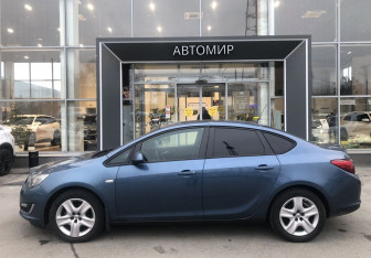 Подержанный автомобиль Opel Astra Sedan 2013 года (8 фото)