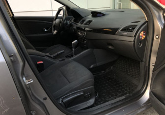 Подержанный автомобиль Renault Fluence 2011 года (9 фото)