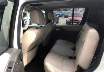 Подержанный автомобиль Nissan Pathfinder 2011 года (11 фото)