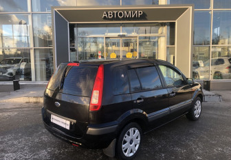 Подержанный автомобиль Ford Fusion 2008 года (5 фото)