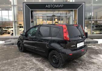 Подержанный автомобиль Nissan Note 2007 года (7 фото)