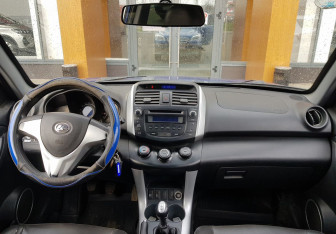 Подержанный автомобиль Lifan X60 2014 года (11 фото)