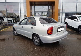 Подержанный автомобиль Chevrolet Lanos 2007 года (7 фото)