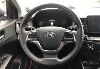 Подержанный автомобиль Hyundai Solaris Sedan 2021 года (12 фото)