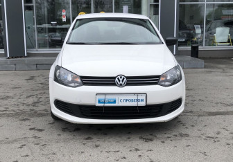 Подержанный автомобиль Volkswagen Polo Sedan 2012 года (2 фото)