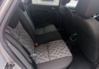 Подержанный автомобиль Ford Focus Hatchback 2007 года (16 фото)