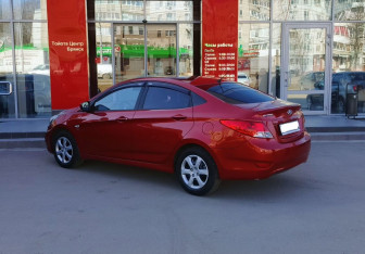 Подержанный автомобиль Hyundai Solaris Sedan 2012 года (7 фото)