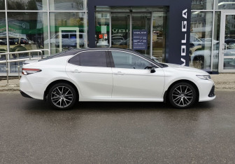 Подержанный автомобиль Toyota Camry Sedan 2021 года (4 фото)