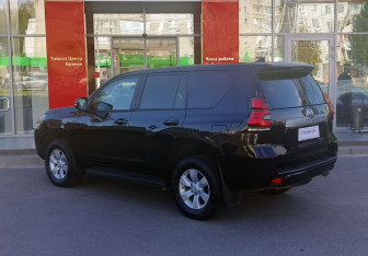 Подержанный автомобиль Toyota Land Cruiser Prado 2019 года (7 фото)