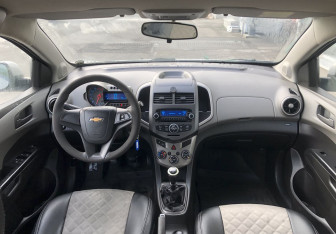 Подержанный автомобиль Chevrolet Aveo Hatchback 2012 года (10 фото)