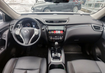 Подержанный автомобиль Nissan X-Trail 2017 года (14 фото)