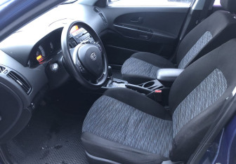 Подержанный автомобиль Kia Ceed Hatchback 2008 года (9 фото)