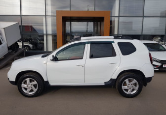 Подержанный автомобиль Renault Duster 2016 года (8 фото)