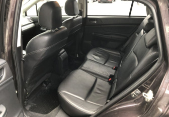 Подержанный автомобиль Subaru XV 2012 года (11 фото)