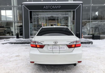 Подержанный автомобиль Toyota Camry Sedan 2016 года (6 фото)