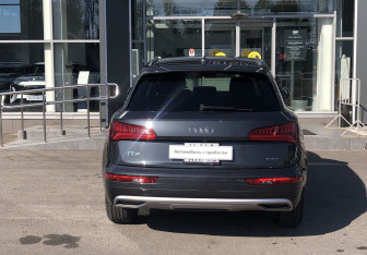 Подержанный автомобиль Audi Q5 2019 года (6 фото)