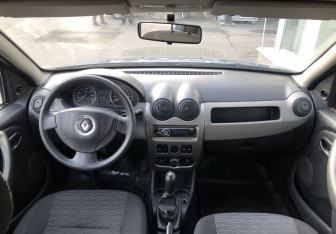Подержанный автомобиль Renault Sandero 2011 года (10 фото)