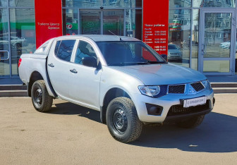 Подержанный автомобиль Mitsubishi L200 2011 года (3 фото)