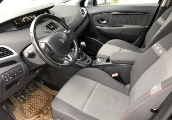 Подержанный автомобиль Renault Scenic 2013 года (9 фото)