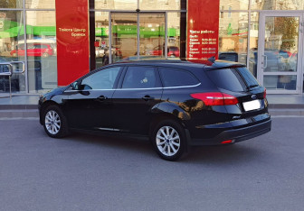 Подержанный автомобиль Ford Focus Wagon 2017 года (7 фото)