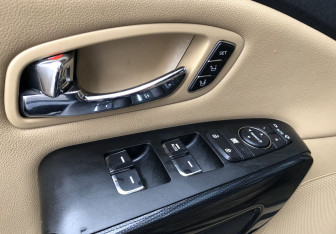 Подержанный автомобиль Kia Carnival 2017 года (13 фото)