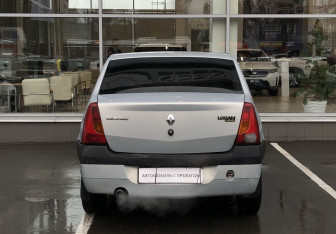 Подержанный автомобиль Renault Logan Sedan 2007 года (6 фото)