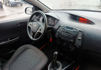Подержанный автомобиль Hyundai i20 2009 года (14 фото)