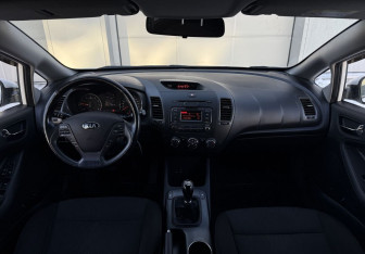 Подержанный автомобиль Kia Cerato Sedan 2015 года (10 фото)