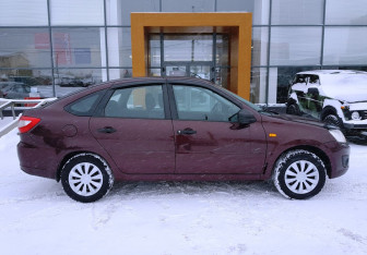 Подержанный автомобиль LADA (ВАЗ) Granta Liftback 2015 года (4 фото)