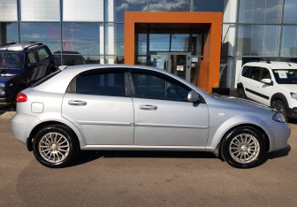 Подержанный автомобиль Chevrolet Lacetti Hatchback 2008 года (4 фото)